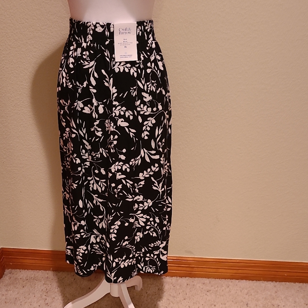 Croft & Barrow Black and White Midi Skirt Size XXL